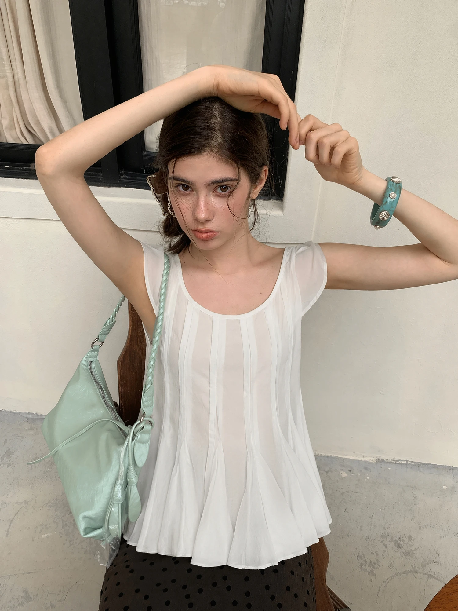 Crucreamsu Simple U-Neck Loose A-Line Shirt Women Summer High Intelligence Commuting Shirt Short Sleeve Pleated Casual Shirt
