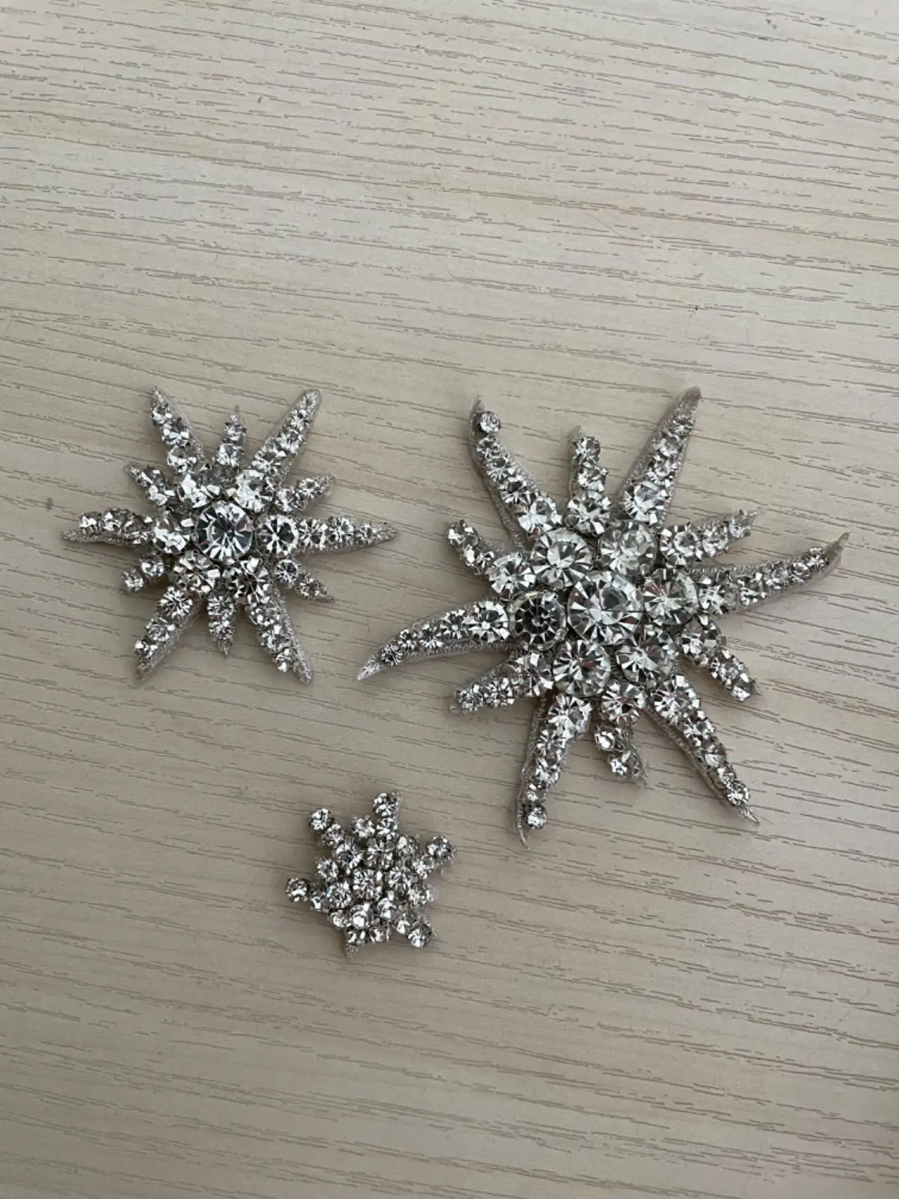 Wholesale Customized rhinestone appliques for dress