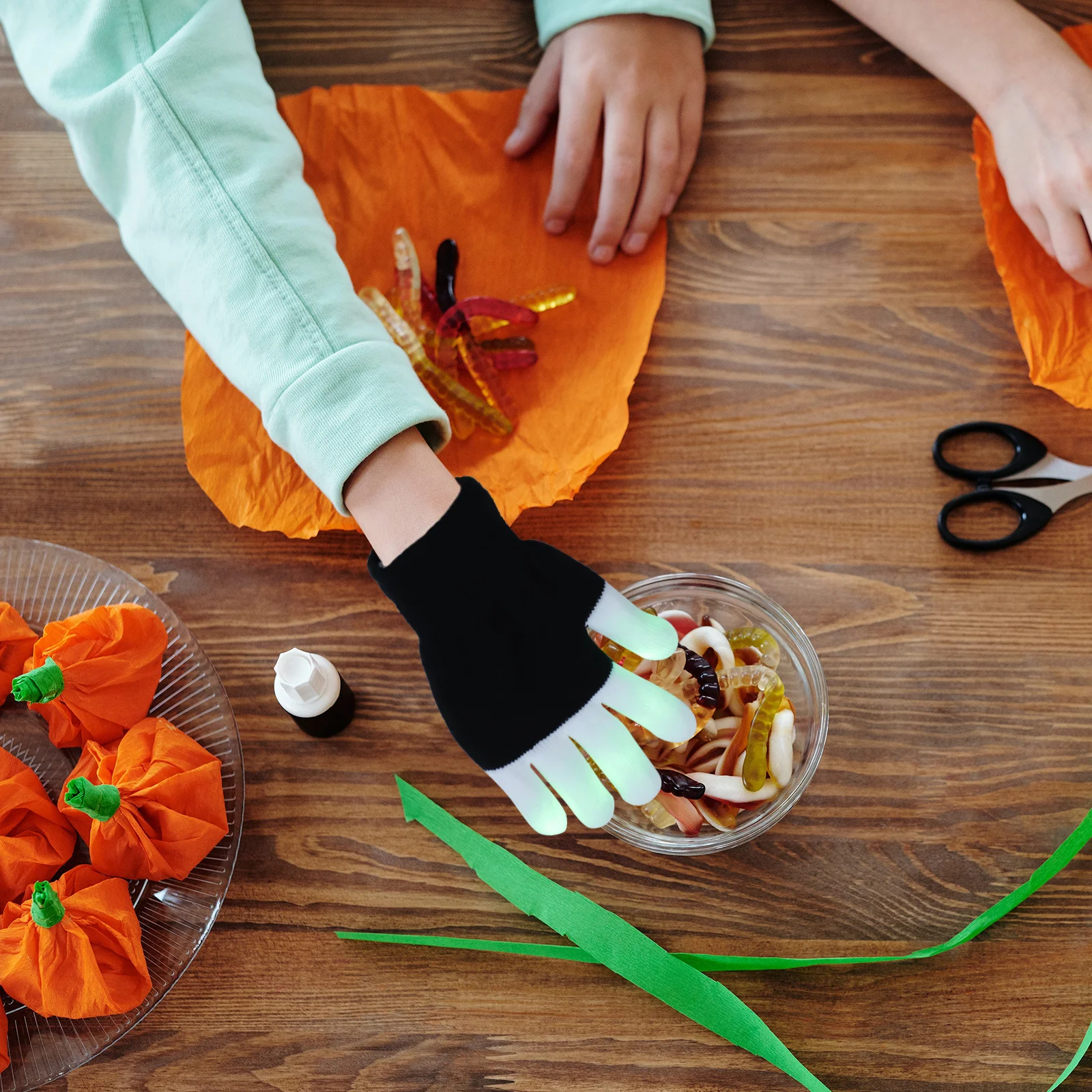 

1Pair Flashing Glow Gloves High Grade Polyester Material for Halloween Party Light Up Cosplay Carnival Decor Accessory