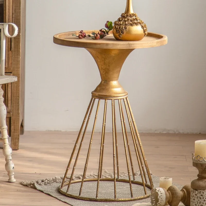 طاولة مستديرة من الخشب الصلب لغرفة المعيشة، حامل تفاوض ذهبي مخصص، طاولة قهوة أدبية أمريكية، مكتب جانبي بسيط