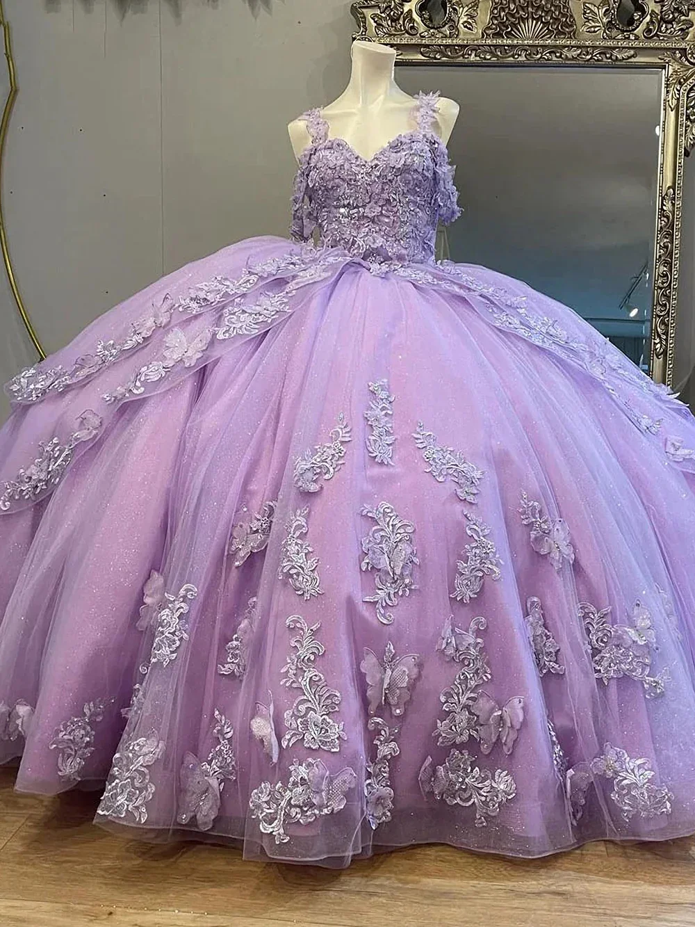 Vestido de baile lila con hombros descubiertos, traje de Quinceañera de 15 y 16 años, Apliques de encaje con cuentas, volantes escalonados, tul de princesa para cumpleaños