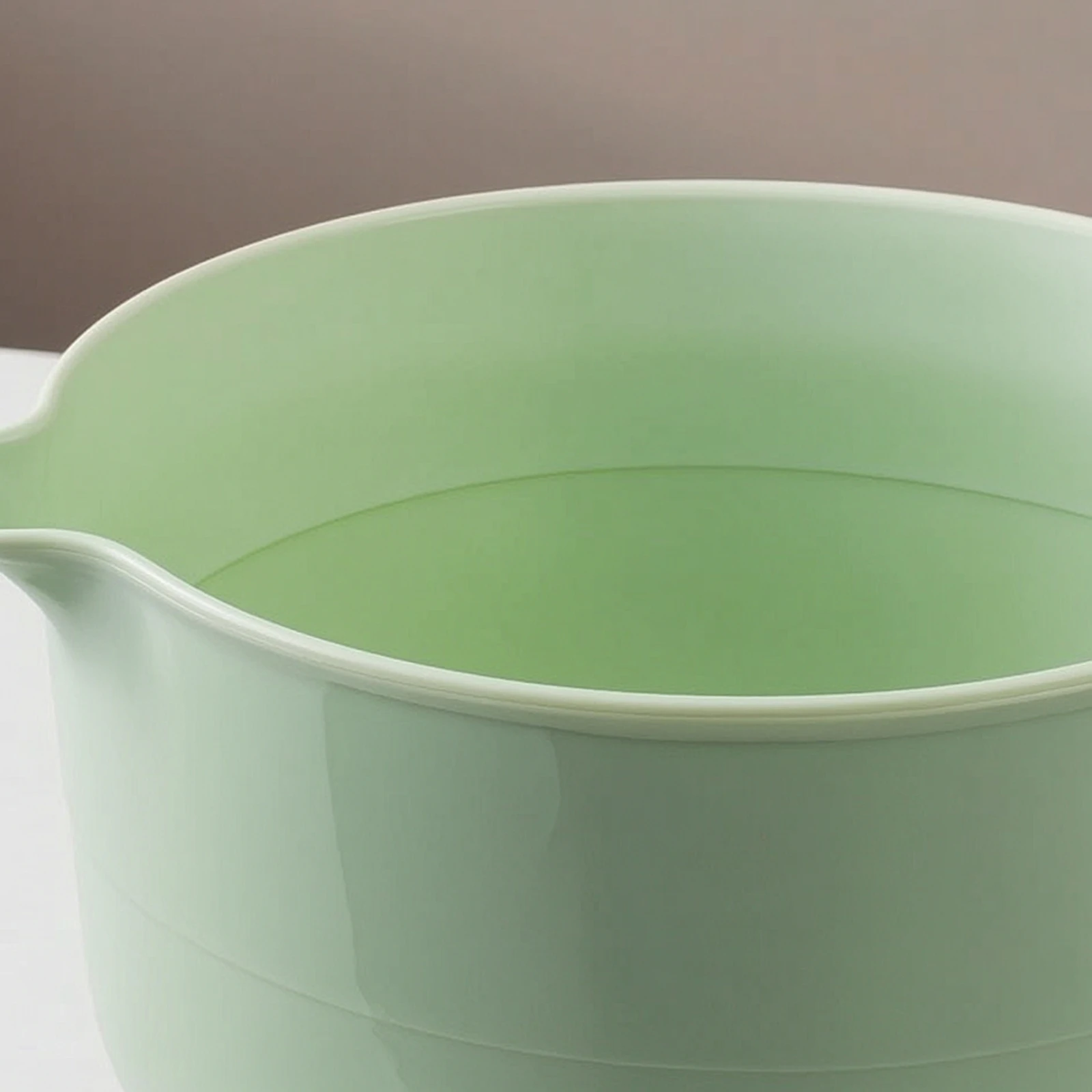 4 Pieces Mixing Bowl with Pour Spout Reusable Plastic Salad Bowl Tableware Dishwasher Safe Chemical Additive-Free Safe
