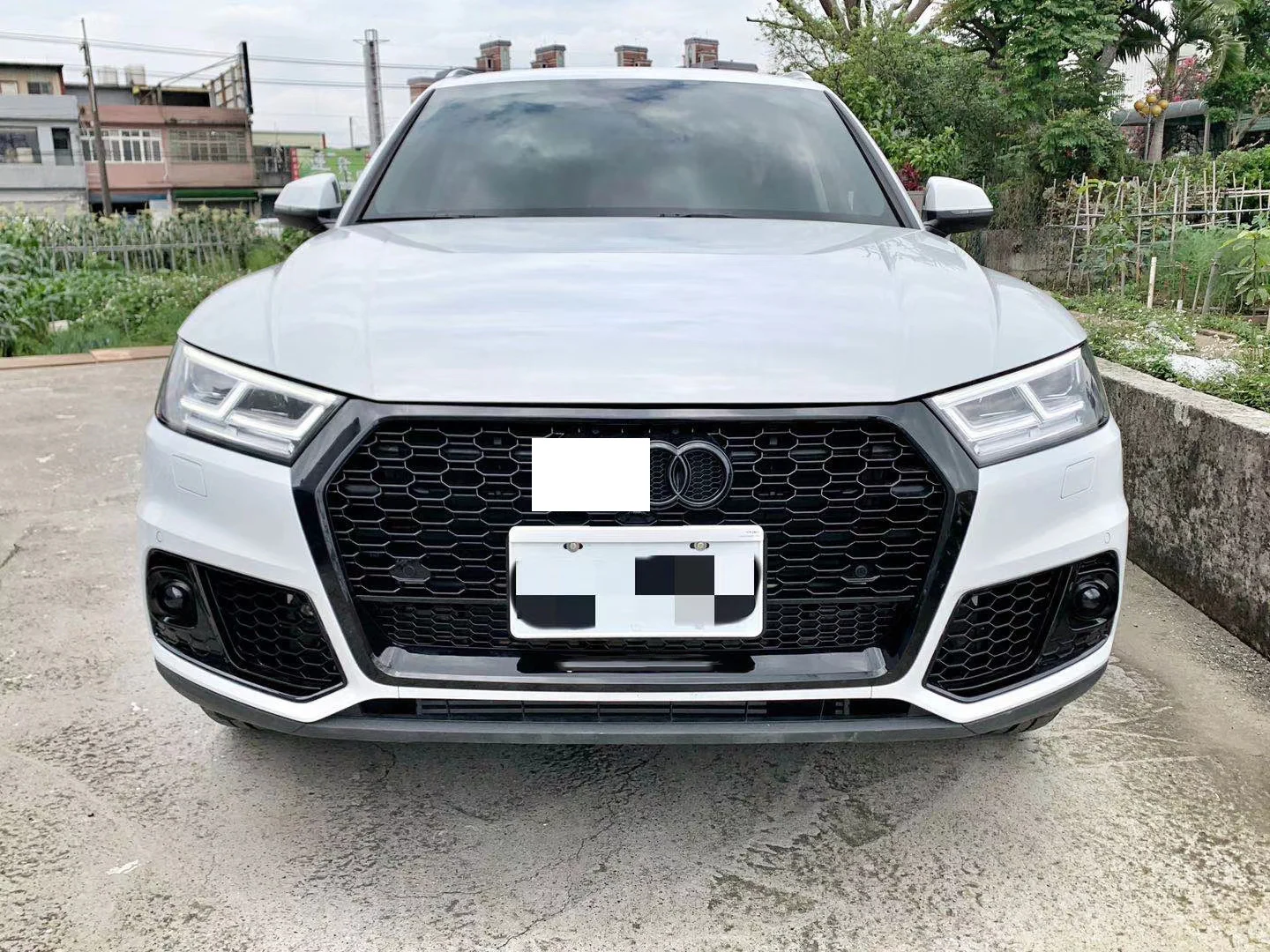 For 2018 2019 2020 Q5 modificantion RSQ5 side air intake grille directly replace the fog lamp cover without removing grille