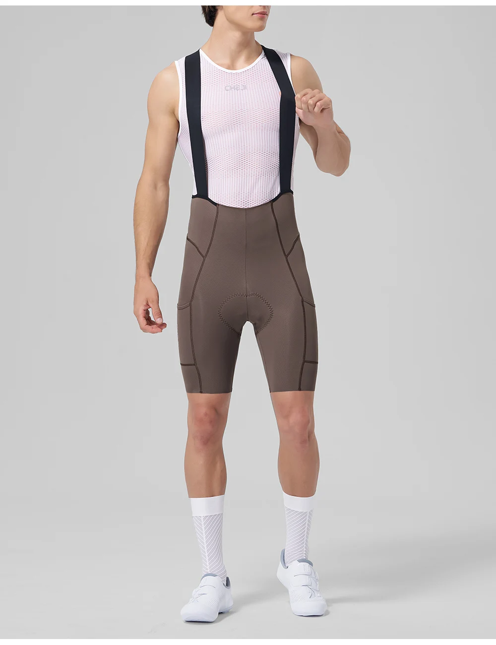 CHEJI Herren Radsport-Trägerhose mit Seitentaschen, nahtlosen, rutschfesten Beinmanschetten, gepolstert für 7 Stunden Fahrt auf Straßen- und MTB-Fahrrädern. – Detail 20