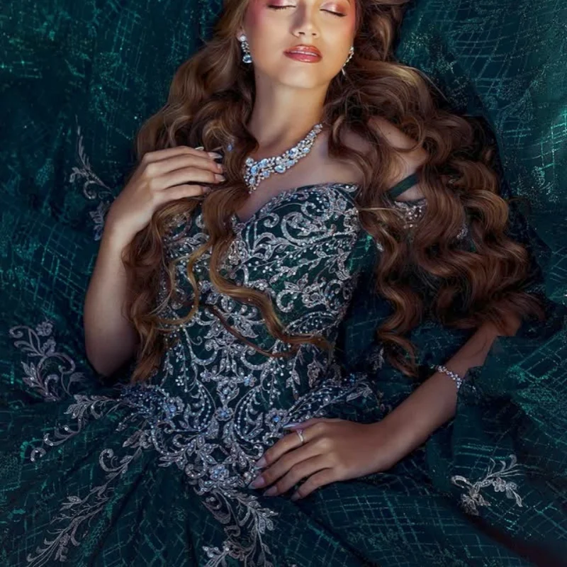 

Shiny dark green Quinceanera Dress Lace crystal glitter decal Long tail Tull vestidos de 15 Quinceanera ﻿Customized