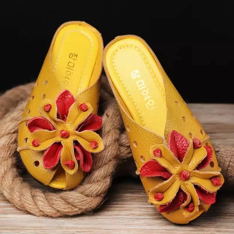 

2024 Summer Shoes Genuine Leather Breathable Hollow Shoes Women Ethnic Style Flower Flat Slippers Female Soft Bottom Slippers