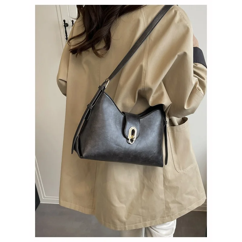 First-Class Women's Shoulder Bag Made Of Goatskin Leather With Trendy Switzerland Vintage Spacious Soft Daily Look