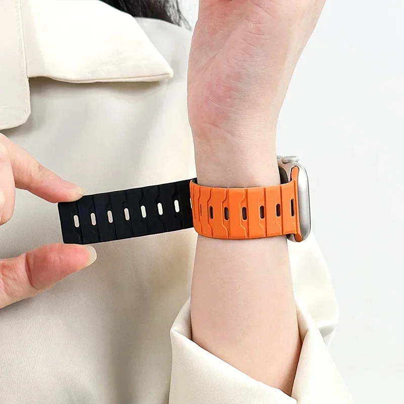 Magnetic Strap For Apple Watch Bands Ultra 2 49mm 45mm 44mm 46mm 42mm Belt Silicone Bracelet iWatch Series 11 10 8 7 6 5 4 9 SE