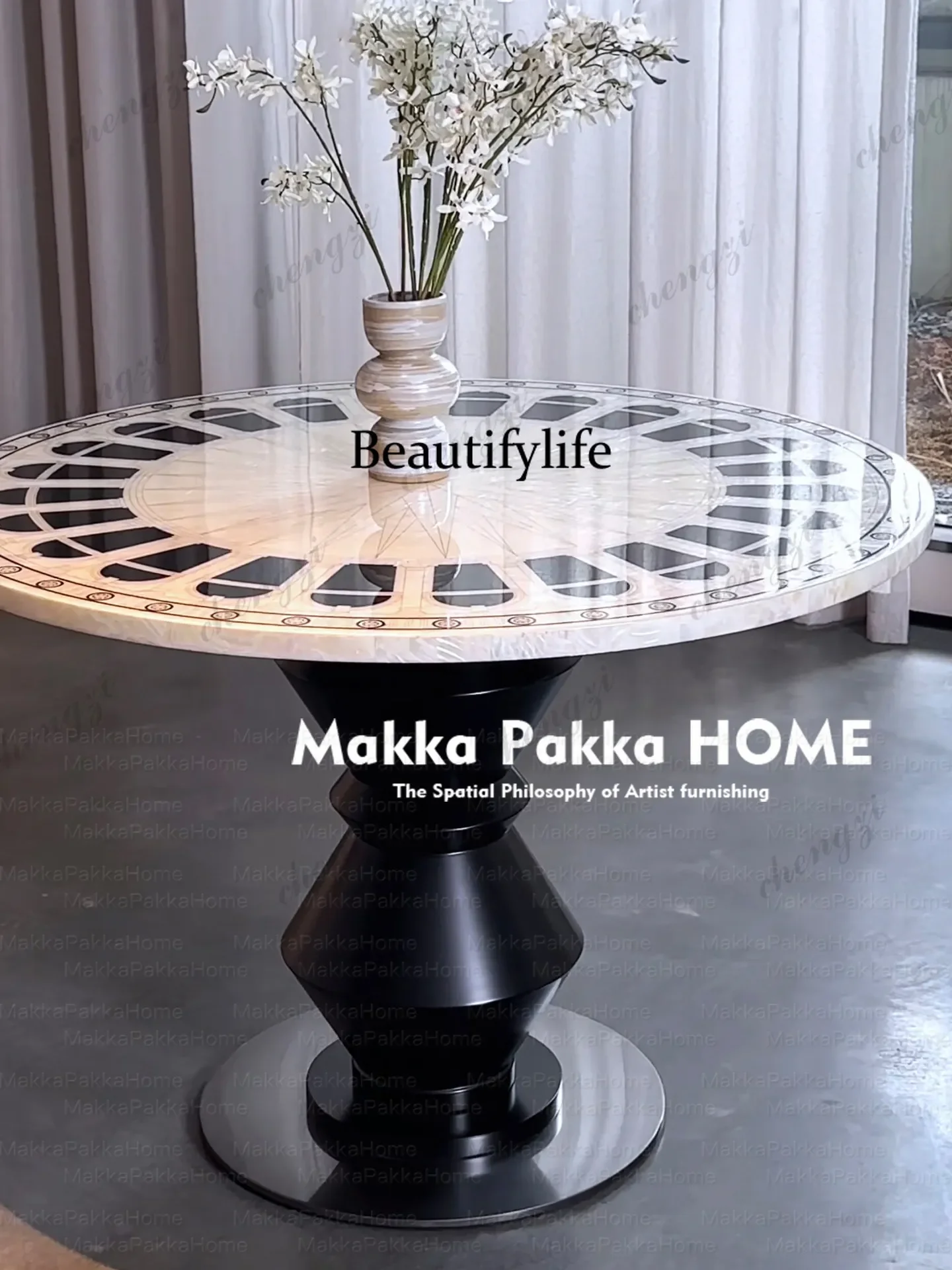 c139 French antique designer creative shell round dining table Italian light luxury high-end solid wood villa