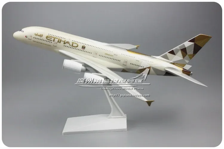 United Arab Emirates UAE Etihad Airways Airbus A380 plastic assembled aircraft model 1: 200 plane model for Xmas Birthday gift