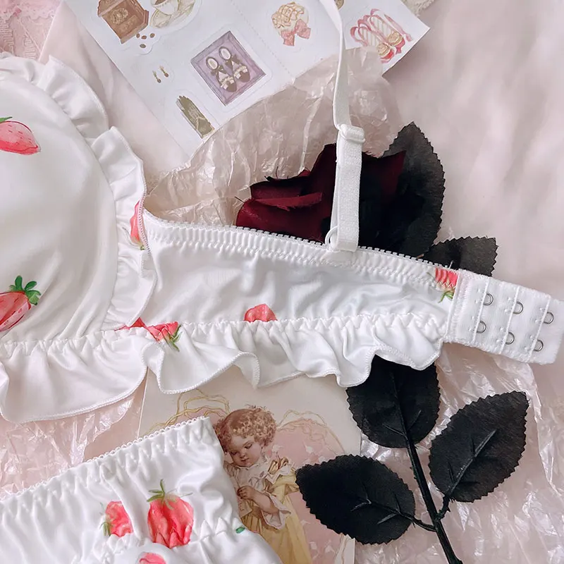 Lencería de estilo dulce japonés para niña, conjunto de bragas con sujetador de fresa, sujetadores de puro deseo, conjunto de ropa interior con lazo Kawaii