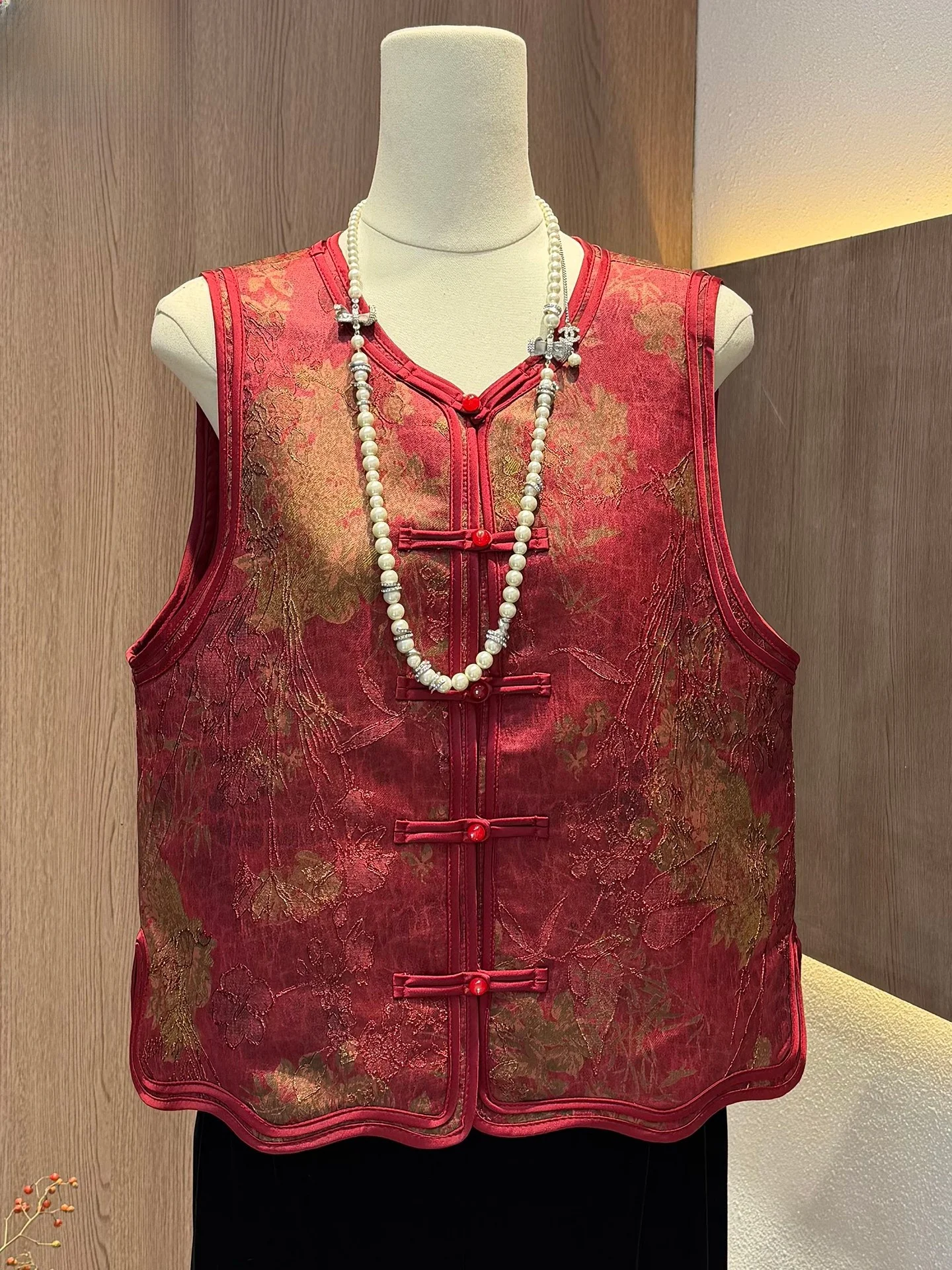 conjunto-de-chaleco-de-saten-bordado-estilo-chino-retro-con-diseno-de-botones-ropa-de-mama-a-la-moda-para-ano-nuevo-pantalones-largos-de-ajuste-holgado