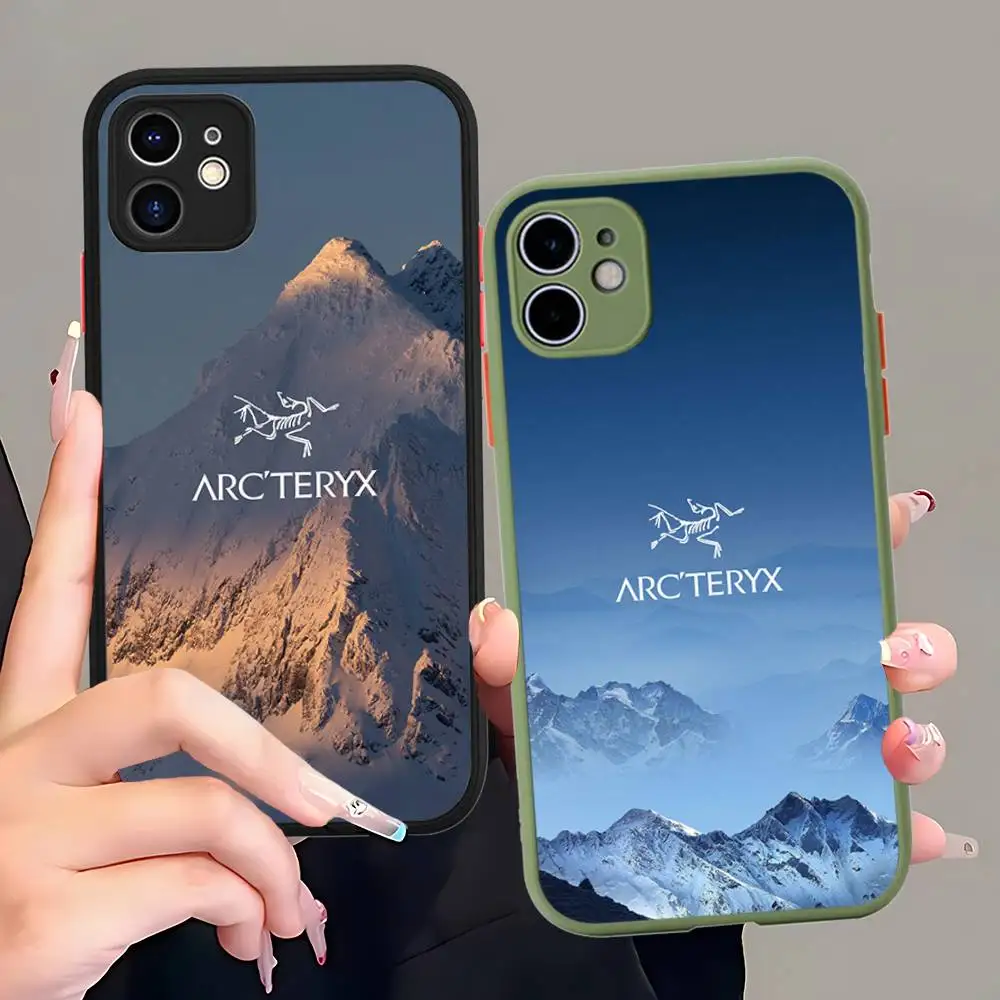 クラシックアウトドアロゴ A-Arc T-Teryx iPhoneケース iPhone 16 Pro Max 15 14 13 12 11 XS MAX X Plus対応 キャンディーカラー マットTPU