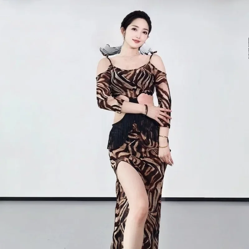 Abito da danza del ventre leopardato sexy da donna personalizzato Set costume da danza del ventre Gonna da ballo Abito da ballo per spettacoli teatrali orientali