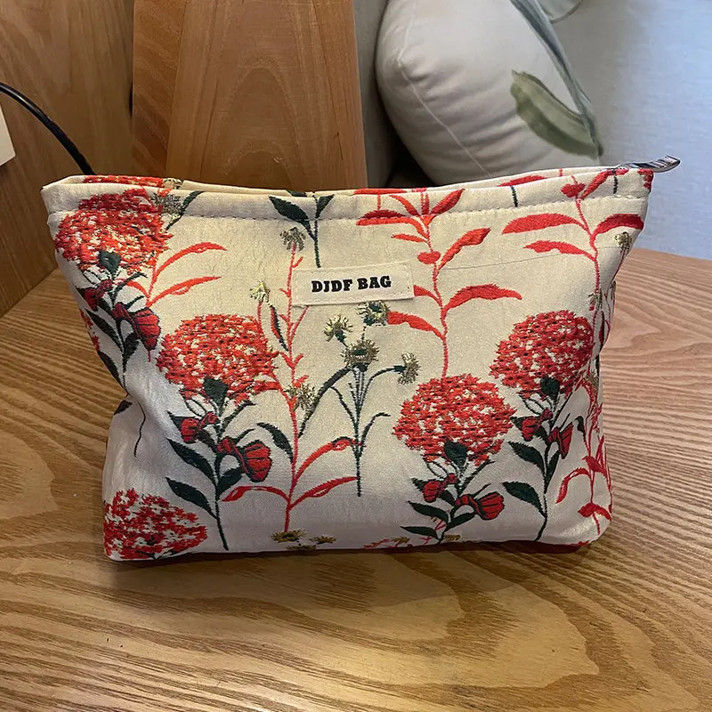 

Косметичка с цветочной вышивкой для женщин, новинка 2026 года, дорожная сумка для туалетных принадлежностей, элегантная тканевая сумочка для хранения косметики