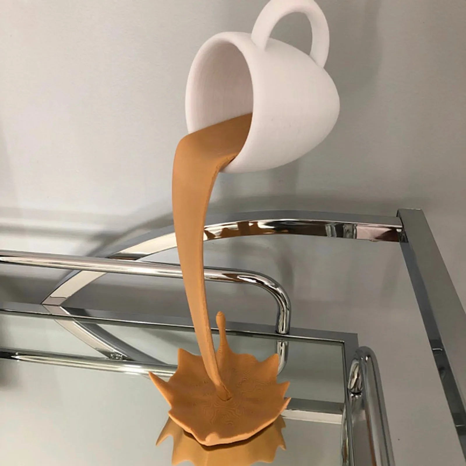 Floating Spilling Coffee Cup Sculpture Kitchen Decoration Spilling Magic Pouring Splash Creative Decor Desktop Home Decoration