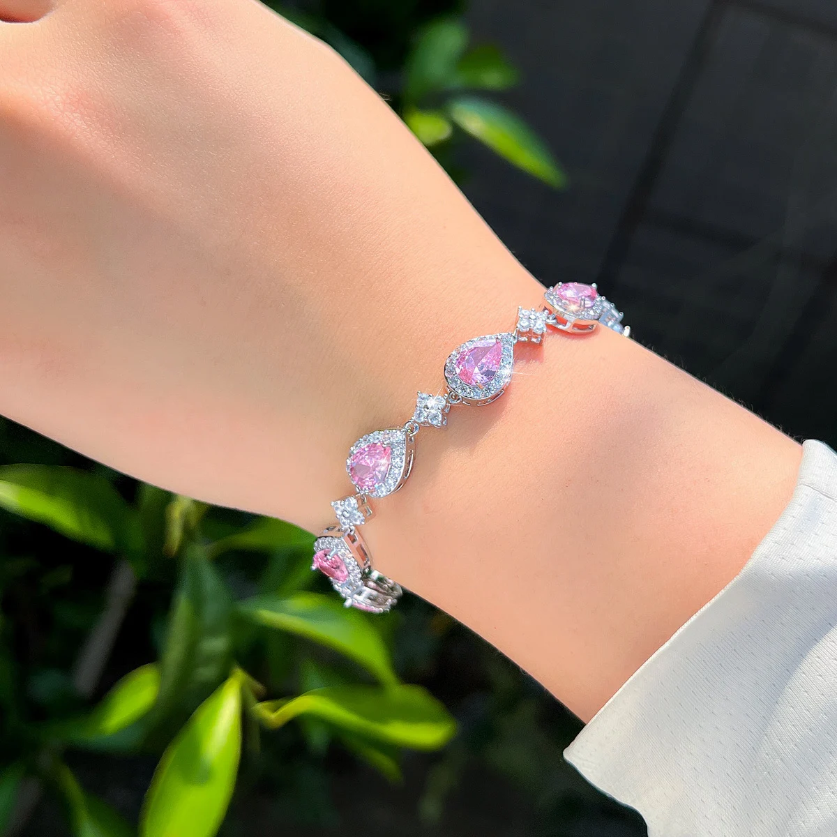 CWWZircons Neues Modisches Grünes Großes Wassertropfen-Kubikzirkonia-Tennisarmband für Damen, Schickes Party-Hochzeitsschmuck-Geschenk S0145 – Detail 7