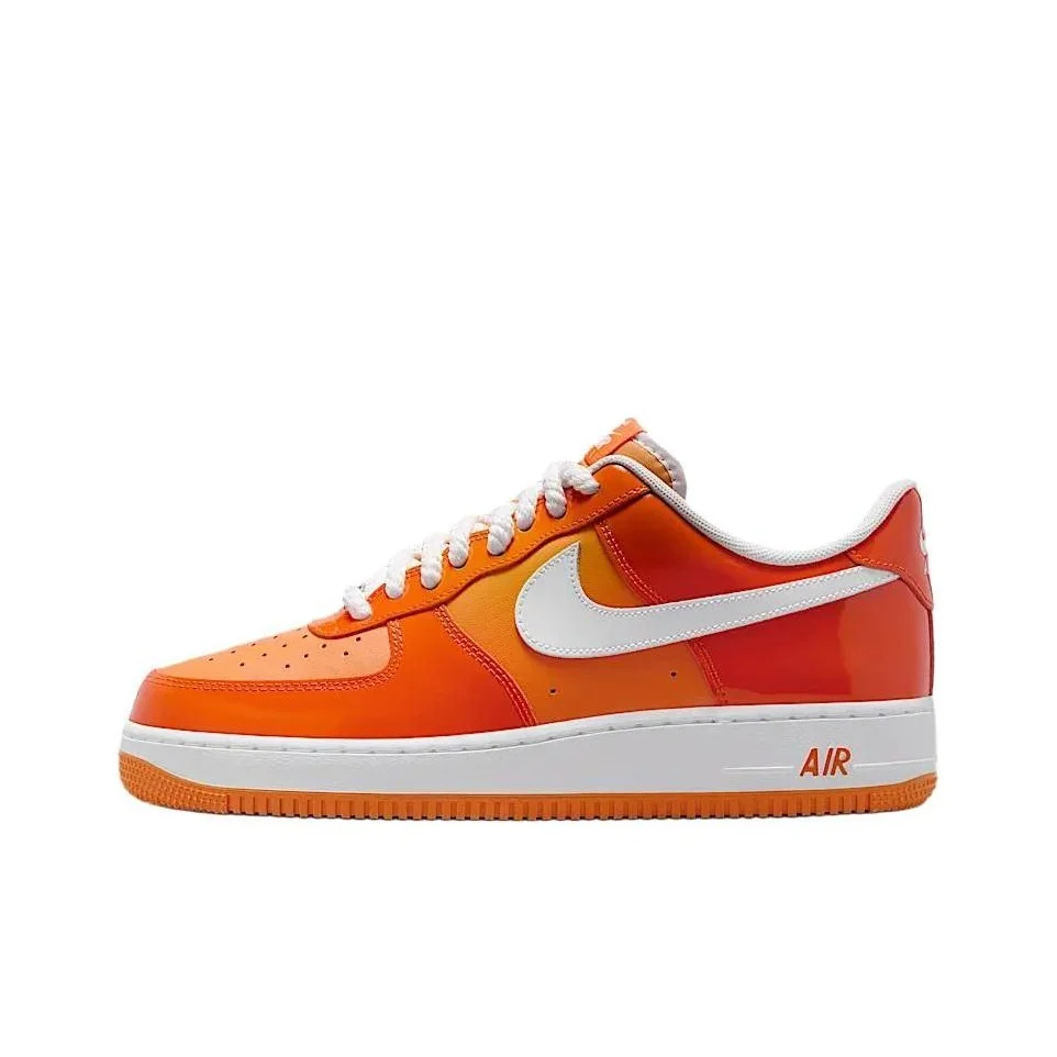 

Nike Air Force 1 Low '07 Оранжево-белый патент HV9405-800