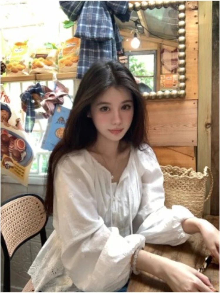 Otoño nuevo francés elegante dulce blusa de oficina mujeres cintura bordada ceñida con cuello en V camisas de manga larga con botones ajustadas Tops