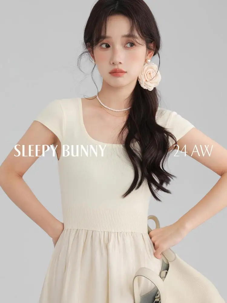 

Elegant Square Neck Cap Sleeve Dress with Knit Bodice and Flowing Chiffon Skirt – Slim Fit Summer Midi for Romantic Date Looks