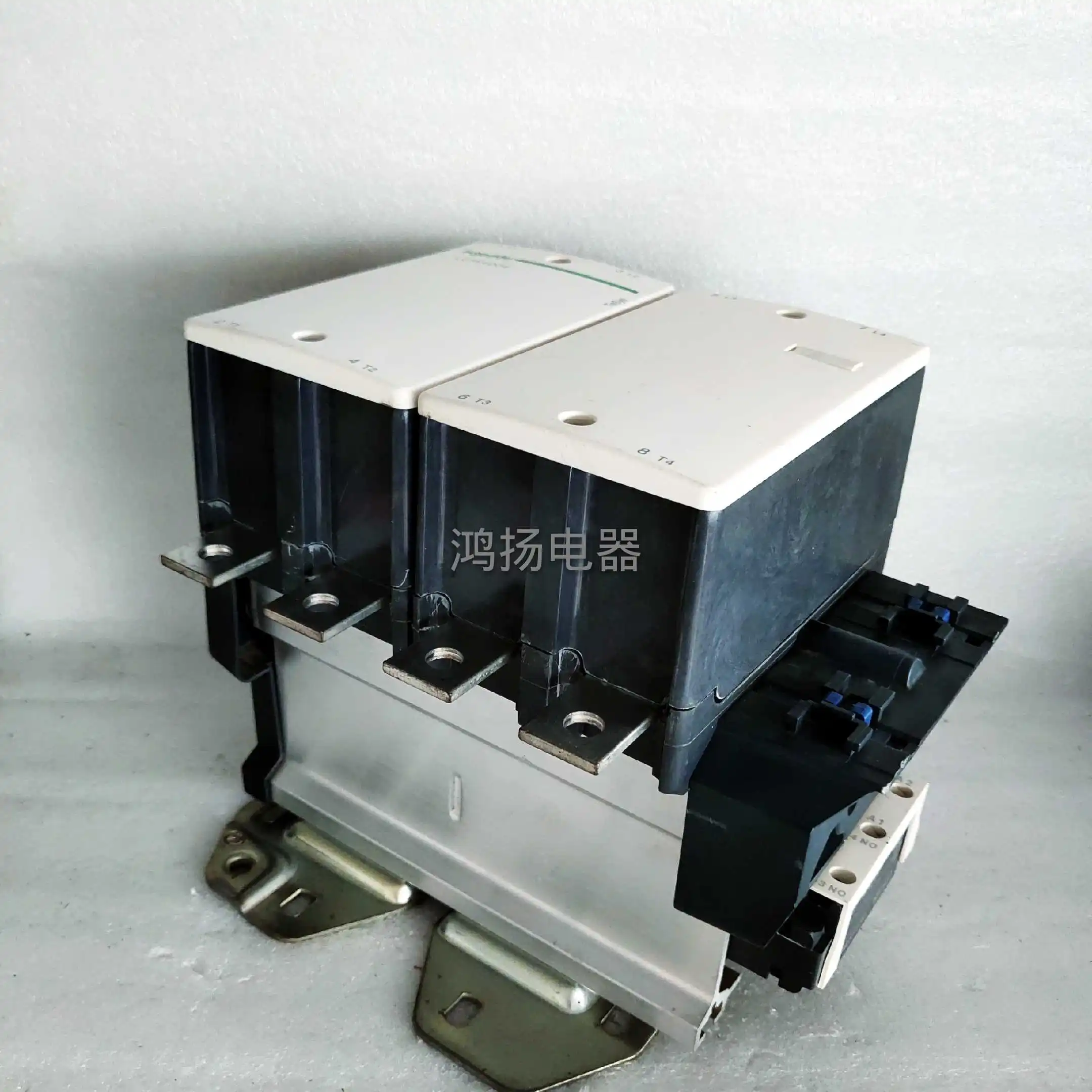 

LC1F4004 500А