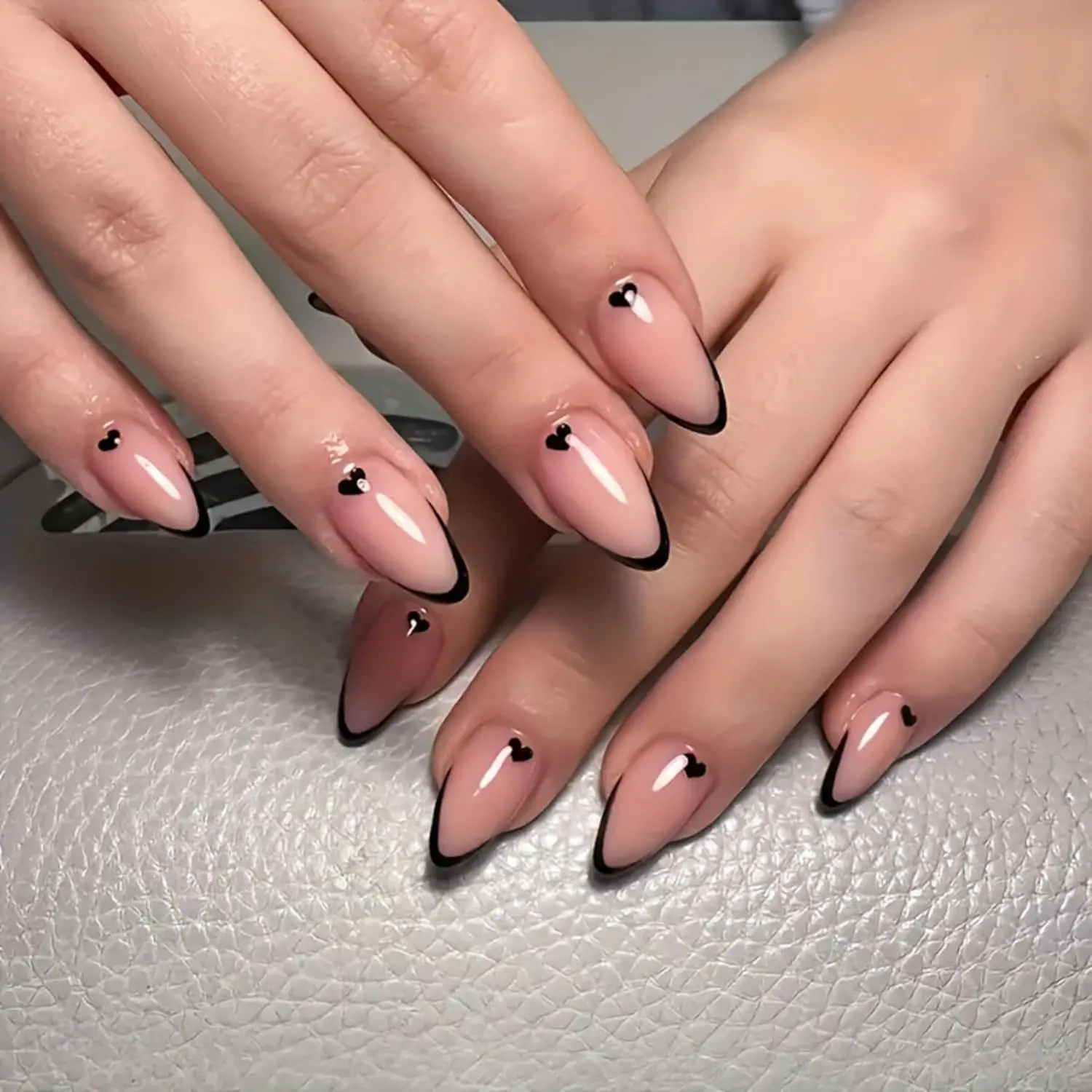 24-teiliges Set für sofortiges Makeover mit roten französischen Mandel-Kunstnägeln, 1 Nagelfeile & 1 Nagelkleber-Aufkleber-Set – Detail 22