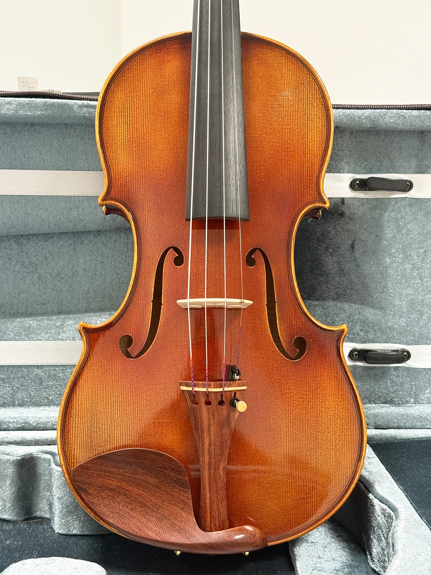 Handmade Violin 4/4, Made from Selected European Spruce Wood over 10 Years Old, with Jujube Wood Fittings. Professional Violin Set with Matching Bow and Case, Suitable for Professional Performers
