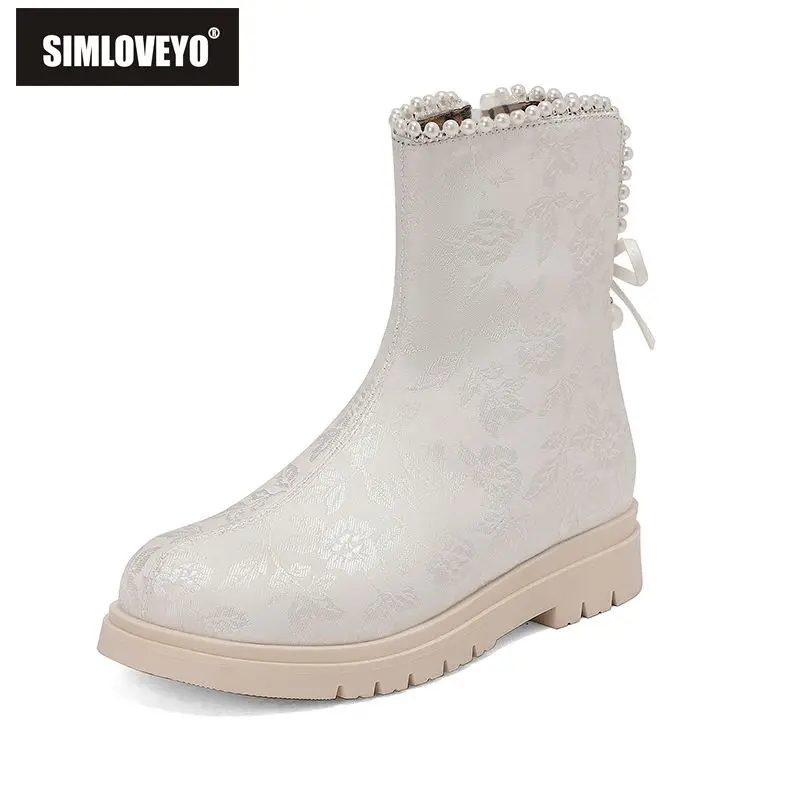 SIMLOVEYO جديد الأبيض النساء منتصف العجل الأحذية جولة تو 2.5 سنتيمتر منخفضة الكعب سستة Bowknot الخرز حجم كبير 42 43 زهرة اليومية النساء الخريف