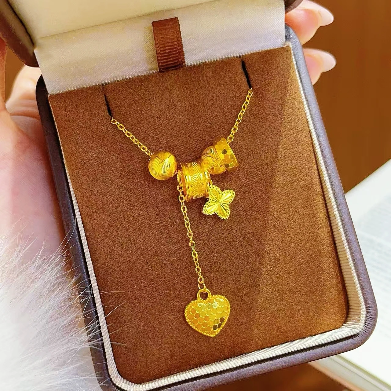 Shiny & Eye-Catching Bow Heart Tassel Necklace Clavicle Chain For Women 24K Gold AU999 | Golden luster, exquisite and bright