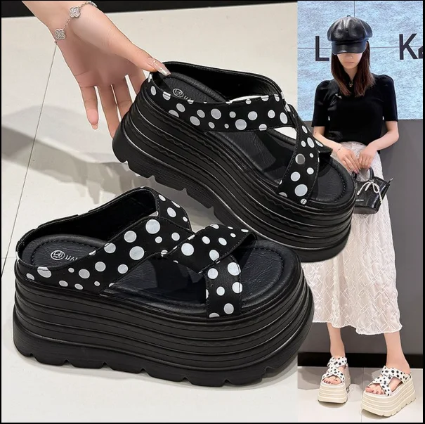 

Wave Dot Thick Soled Slippers for Women in The Summer of 2026, New Small Height, Fashionable and Versatile Cool Slippers, Trendy