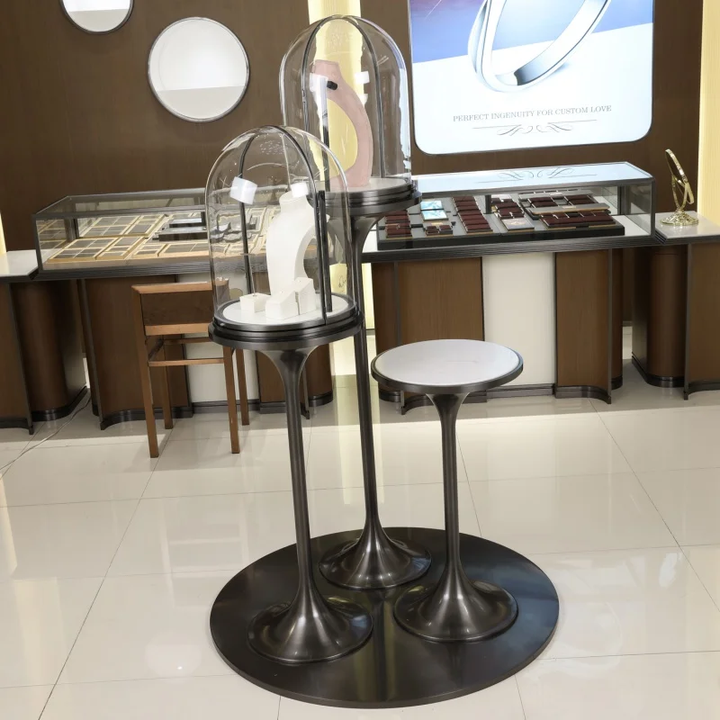 

custom.Customized Portable Jewelry Exhibition Portable Rotating Jewellery Shop Display Neck Showcase With Led Spot Lighting