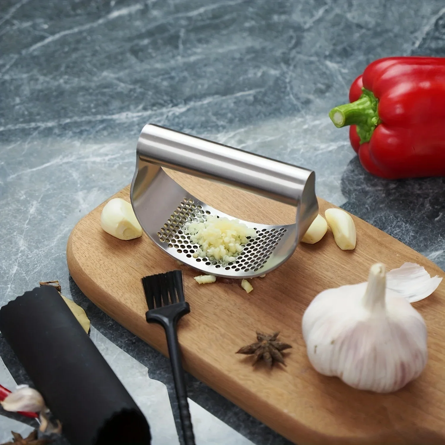 Garlic Shaker - Manual Garlic Grater - Kitchen Garlic Packer and Chopper