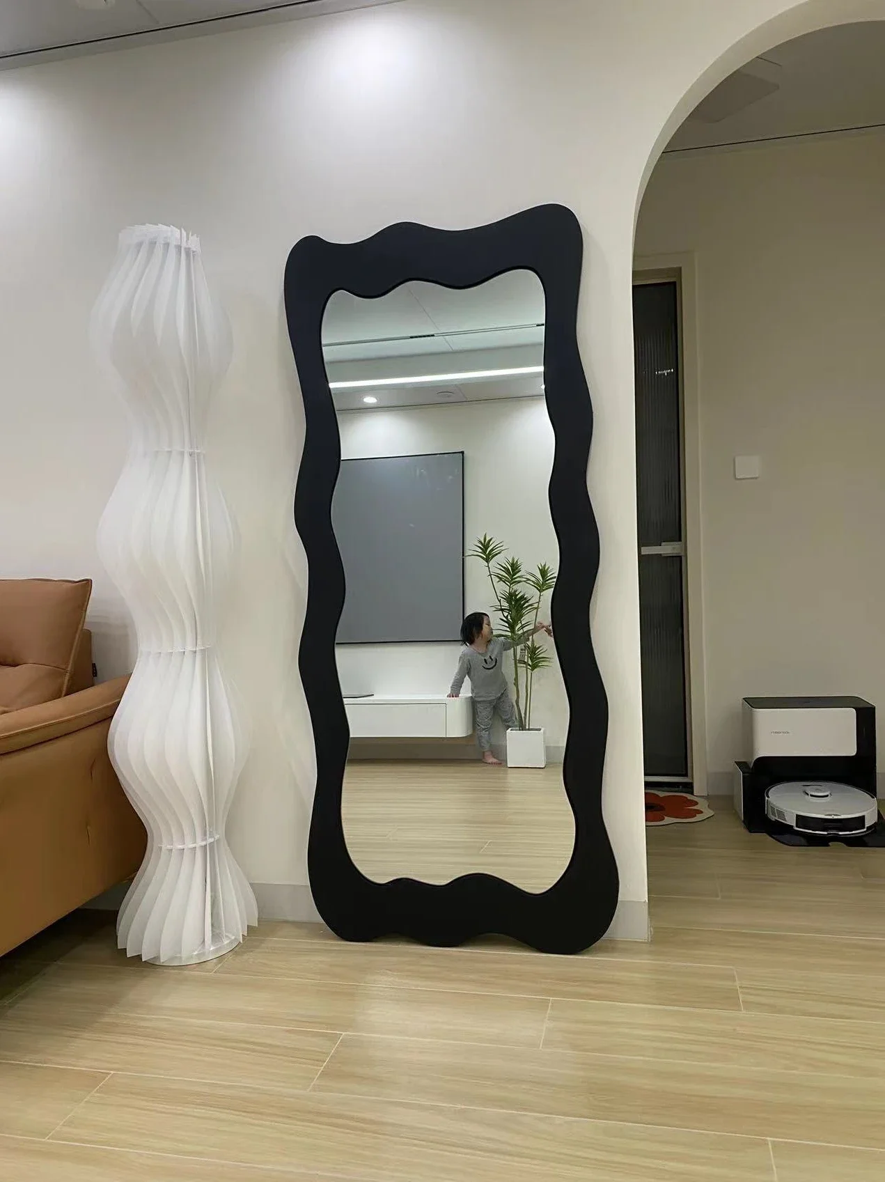 Internet celebrity full-body special-shaped light luxury landing irregular full-length mirror ins style home fitting mirror