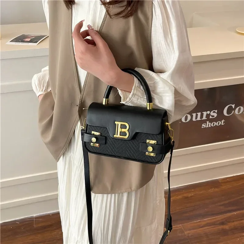 

Minimalist Unique Simple Clutch Bag with Leather and Letter Logo for Women High-End Casual Commuter Use