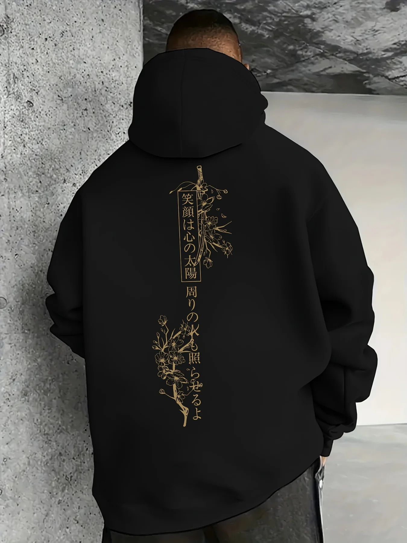 Exquisite golden line samurai sword print men's hooded sweatshirt. American street hip-hop style soft and loose hooded shirt.