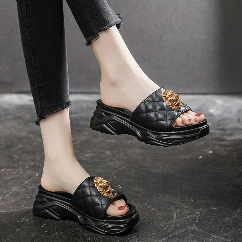 New summer fashion, lightweight and anti-slip flat-bottomed flip-flops for women wearing thick-soled wedge heels T68