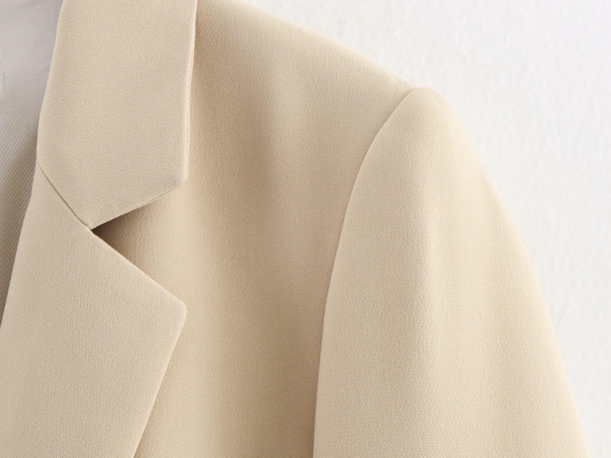 KONDALA 通勤レディース エレガントブレザー ストライプカフス シングルボタンブレザー 2025 春秋ファッション シンプルカジュアル オフィスレディブレザー