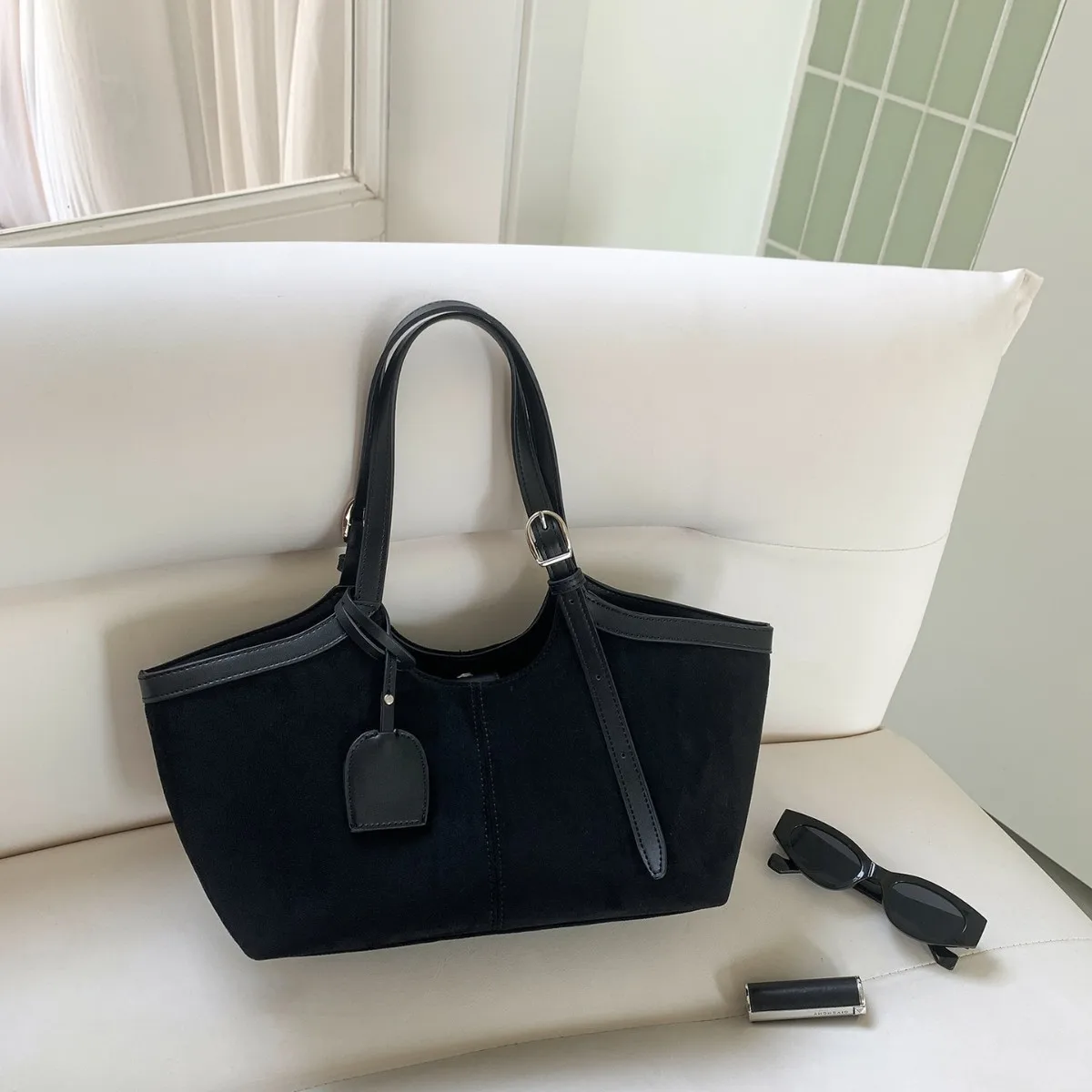 

Faux Suede Women big totes Luxury design Female Handbags large capacity winter new ladies Commuting office bag bolsas