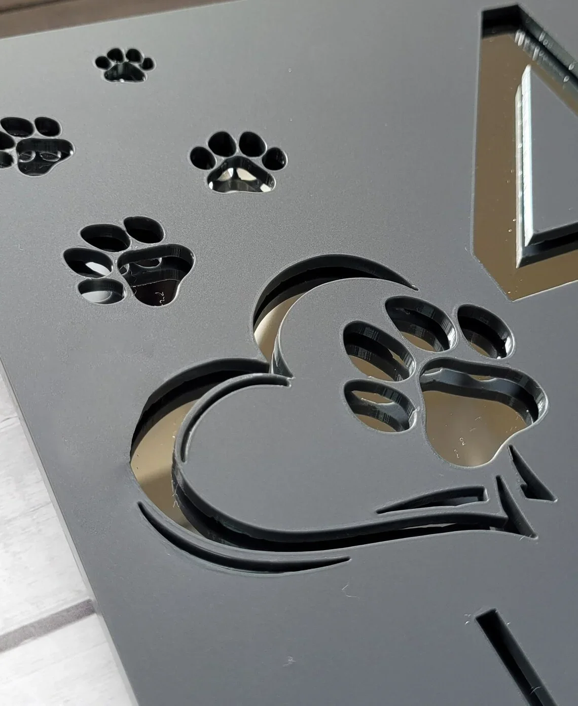 Laser Cutting Acrylic Door Plate with Dog Paws Dog House Sign Personalized Exterior Address Plaque Customized