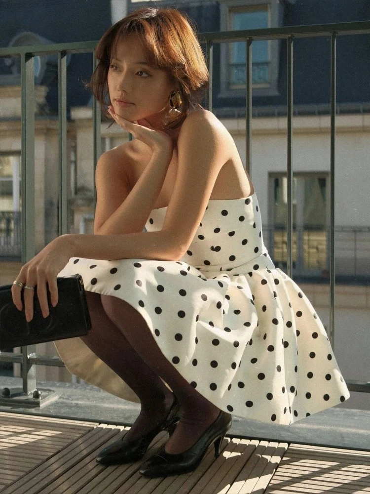 Abito con stampa a pois da donna Avvolgente sul petto con fiocco senza schienale Applique con volant Orlo allentato 2025 Y2k Trend Streetwear Chic Mini aderente