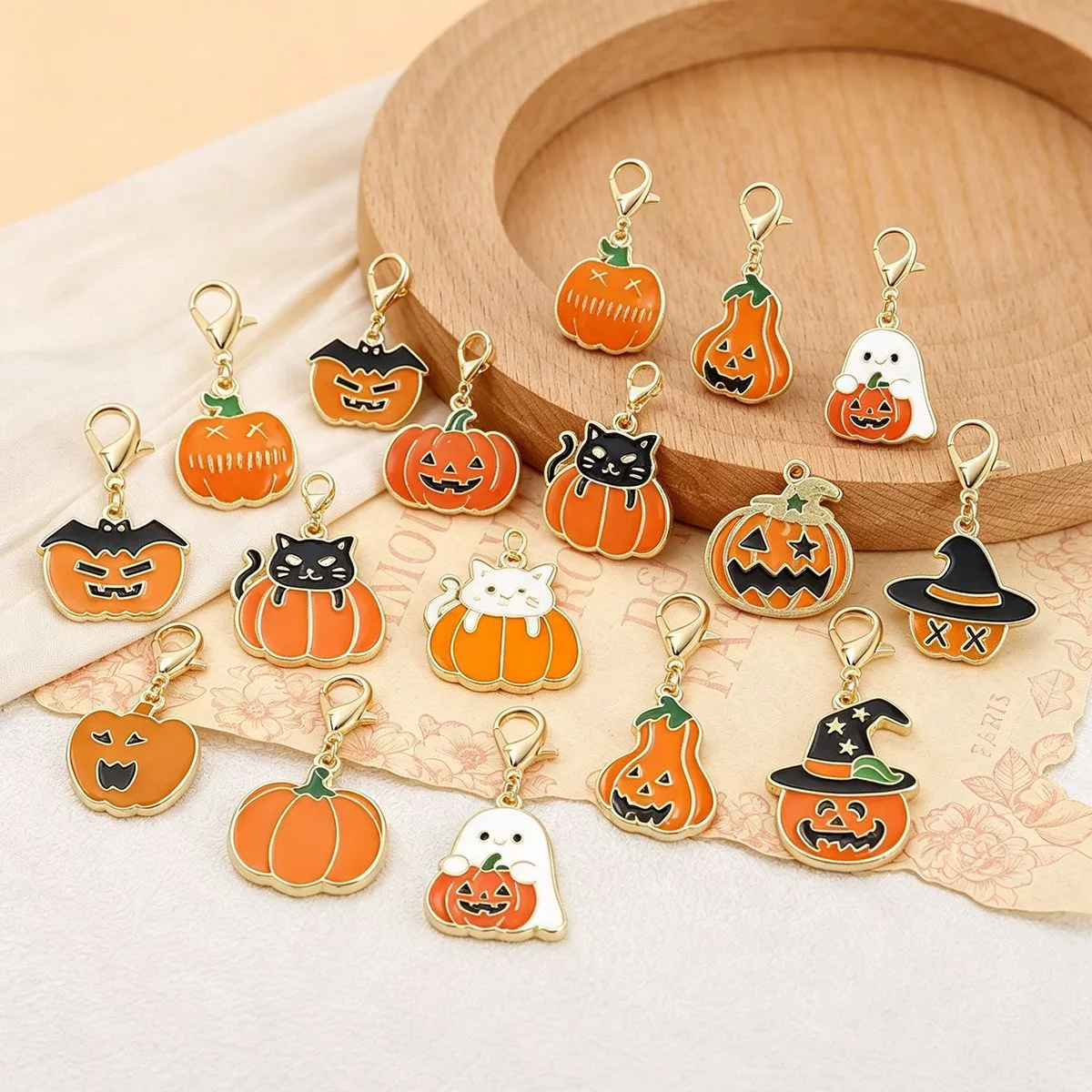 Halloween-Kürbis-Geist-Katzen-Anhänger mit Karabinerverschluss, Legierungs-Emaille-Taschenornament, Unisex-Rucksack-Accessoire, Partygeschenk – Detail 4