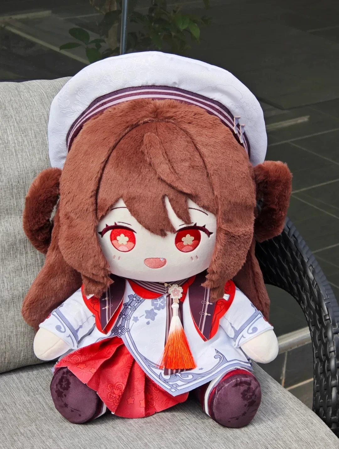 

40cm Genshin Impact Hu Tao Cotton Doll Snow Peach Red Sitting Pose Dressable Doll Cute Collectible Plush Toy Fans Holiday Gifts