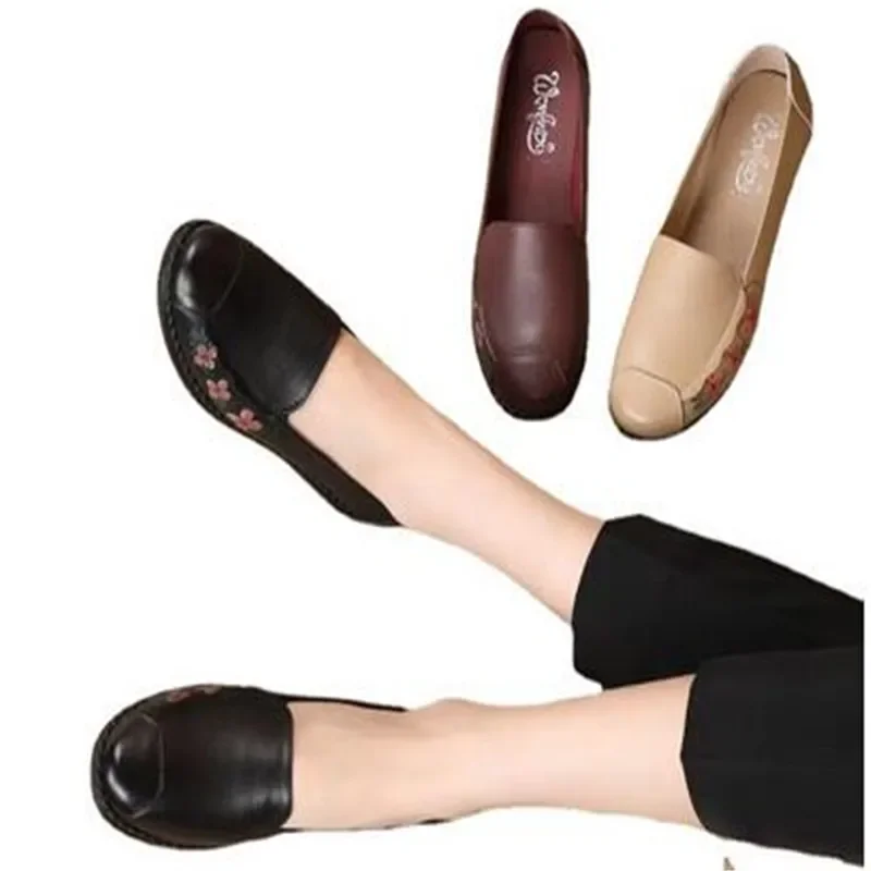 Vintage Genuine Leather Shoes Women Floral Print Ballet Flats Black Ladies Retro Loafers Elderly Flat Shoes Soft Wide Moccasins