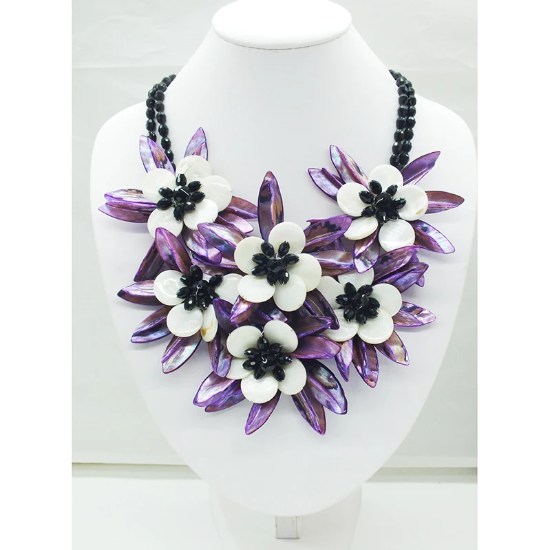 Classic necklace !! Charm Vintage lady !Shell/crystal flower necklace 20