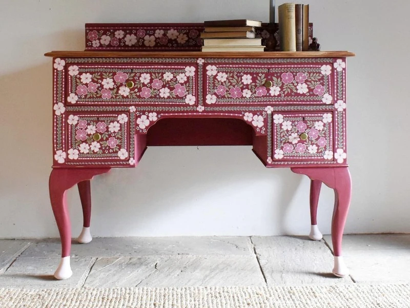 

French solid wood hand-painted pink makeup table American simple bedroom home flower pattern