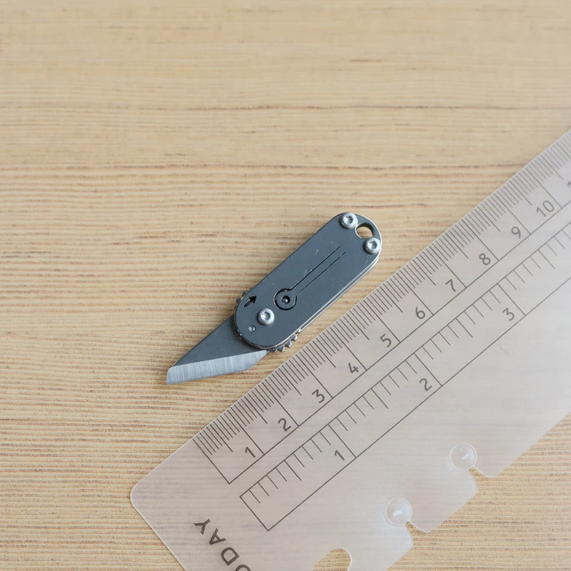 Ratchet knife, stainless steel portable folding pocket knife, open delivery box, unboxing keychain pendant