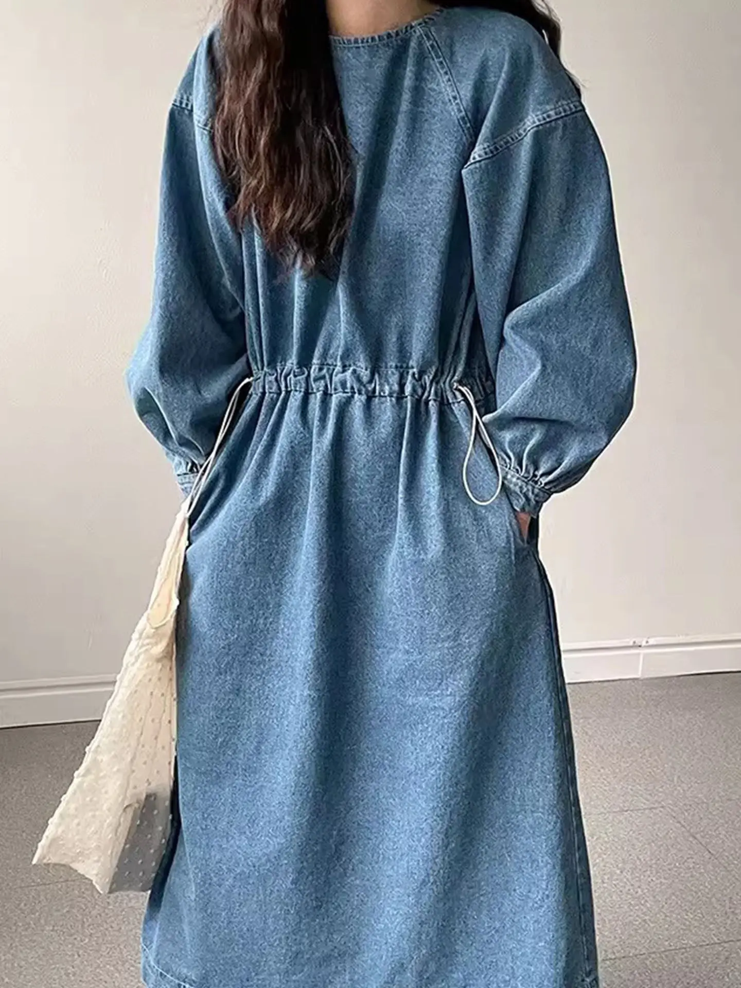 ΠΠΎΠ²ΠΎΠ΅ Π΄ΠΆΠΈΠ½ΡΠΎΠ²ΠΎΠ΅ ΠΏΠ»Π°ΡΡΠ΅ Π² ΡΡΠΈΠ»Π΅ Lazy Style Ρ Π΄Π»ΠΈΠ½Π½ΡΠΌ ΡΡΠΊΠ°Π²ΠΎΠΌ, ΠΆΠ΅Π½ΡΠΊΠΎΠ΅ Π²ΠΈΠ½ΡΠ°ΠΆΠ½ΠΎΠ΅ ΠΏΠ»Π°ΡΡΠ΅ Ρ ΠΊΡΡΠ³Π»ΡΠΌ Π²ΡΡΠ΅Π·ΠΎΠΌ ΠΈ Π·Π°Π²ΡΠ·ΠΊΠ°ΠΌΠΈ Π½Π° ΡΠ°Π»ΠΈΠΈ, Π²Π΅ΡΠ΅Π½Π½Π΅Π΅ ΡΠΈΠΊΠ°ΡΠ½ΠΎΠ΅ ΡΠ²ΠΎΠ±ΠΎΠ΄Π½ΠΎΠ΅ ΠΏΠΎΠ²ΡΠ΅Π΄Π½Π΅Π²Π½ΠΎΠ΅ ΠΏΠ»Π°ΡΡΠ΅ ΠΠΎΠ²ΠΎΠ΅ Π΄ΠΆΠΈΠ½ΡΠΎΠ²ΠΎΠ΅ ΠΏΠ»Π°ΡΡΠ΅ Π² ΡΡΠΈΠ»Π΅ Lazy Style Ρ Π΄Π»ΠΈΠ½Π½ΡΠΌ ΡΡΠΊΠ°Π²ΠΎΠΌ, ΠΆΠ΅Π½ΡΠΊΠΎΠ΅ Π²ΠΈΠ½ΡΠ°ΠΆΠ½ΠΎΠ΅ ΠΏΠ»Π°ΡΡΠ΅ Ρ ΠΊΡΡΠ³Π»ΡΠΌ Π²ΡΡΠ΅Π·ΠΎΠΌ ΠΈ Π·Π°Π²ΡΠ·ΠΊΠ°ΠΌΠΈ Π½Π° ΡΠ°Π»ΠΈΠΈ, Π²Π΅ΡΠ΅Π½Π½Π΅Π΅ ΡΠΈΠΊΠ°ΡΠ½ΠΎΠ΅ ΡΠ²ΠΎΠ±ΠΎΠ΄Π½ΠΎΠ΅ ΠΏΠΎΠ²ΡΠ΅Π΄Π½Π΅Π²Π½ΠΎΠ΅ ΠΏΠ»Π°ΡΡΠ΅