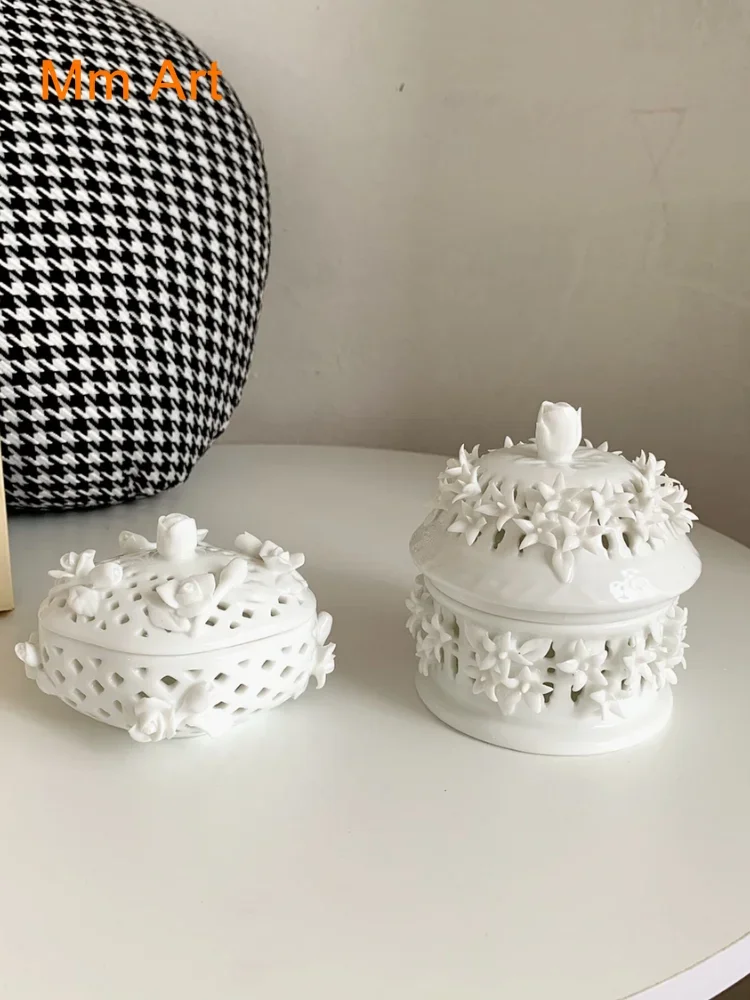 

Handmade Three-Dimensional Flower Hollow Ceramic Jewelry Box Desktop Storage Box Aromatherapy Furnace