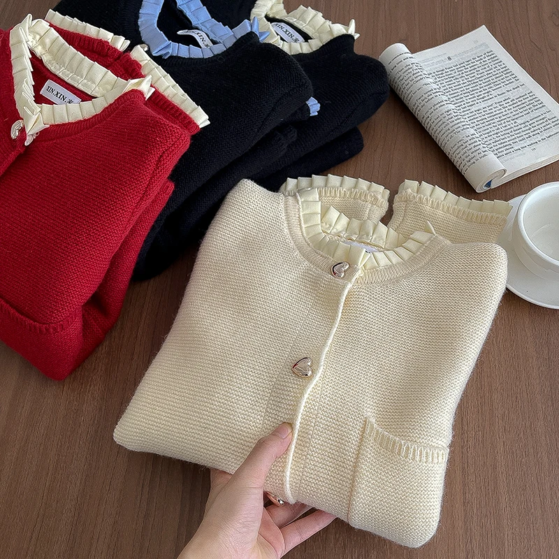 

Temperament Short Patchwork Sweater Jacket 2023 Winter New Women's Round Neck Single-breasted Heart Button Knitted Top