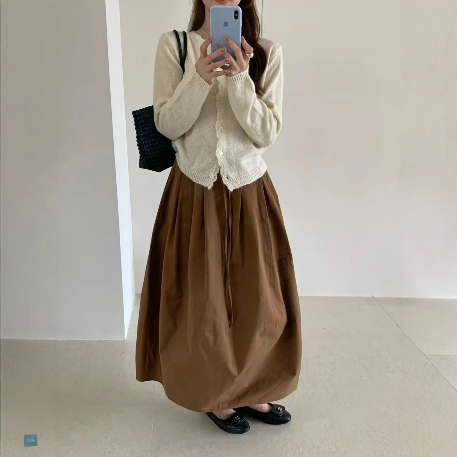 

Casual and Versatile Solid Color Skirt Women's Autumn 2025 New Elastic Waist A-line Midi Skirt